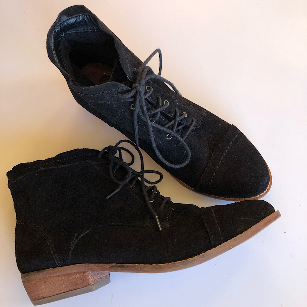 Dolce Vita D V black suede lace up ankle boots booties size 6 never worn